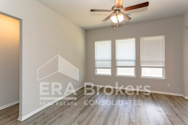 Building Photo - 4721 Highmont Dr