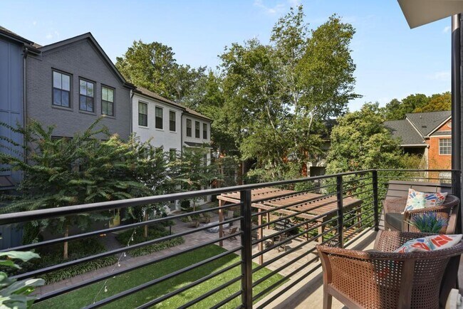 Building Photo - 121 Chestnut Cir