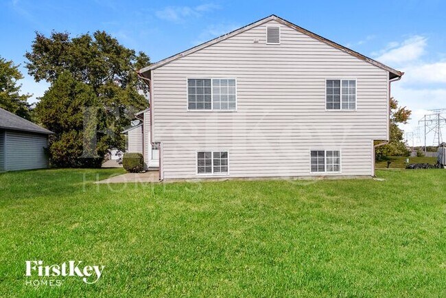 Building Photo - 5821 Buck Rill Dr