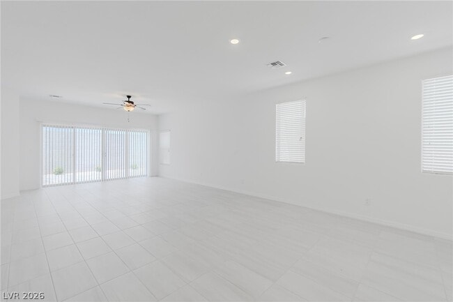 Building Photo - 5749 S Tioga Way