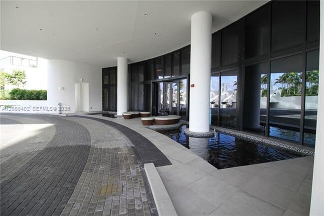 Building Photo - 5000 Island Estates Dr