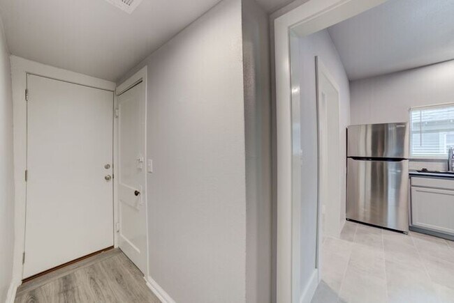 Building Photo - Charming Craftsman 3/1 Home Next To TU!