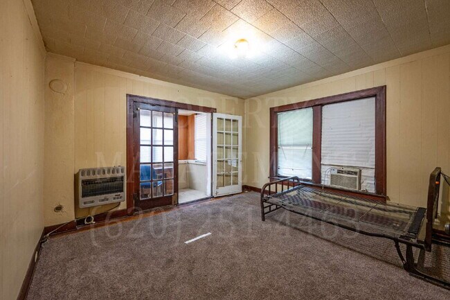 Building Photo - Studio Apartment - All Bills Paid