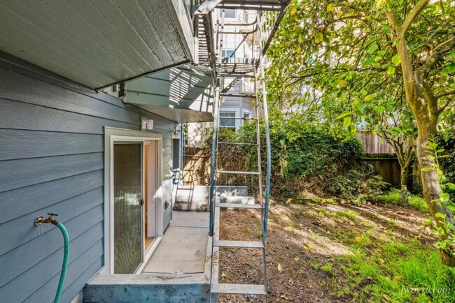 Building Photo - 422 Cole St