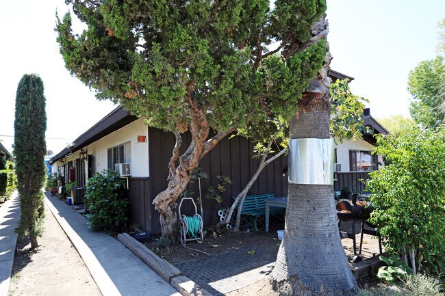 Building Photo - 1430 E Locust Ave