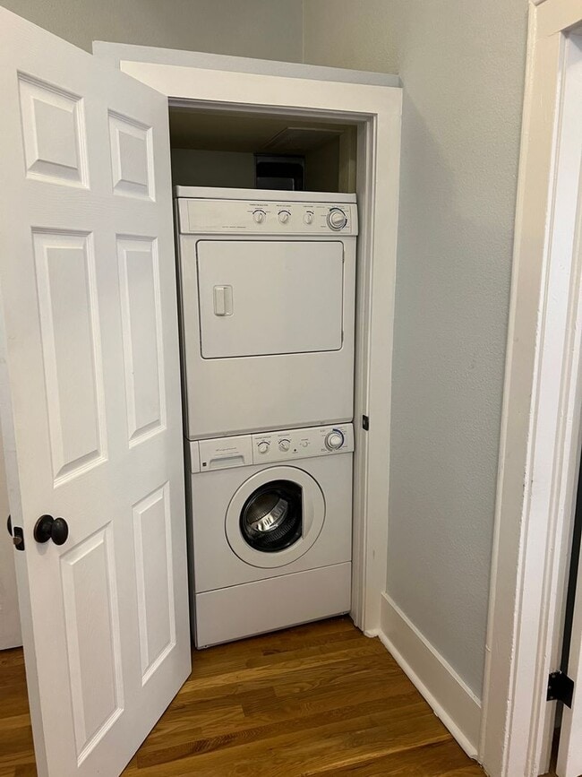 Building Photo - Uptown condo available immediately