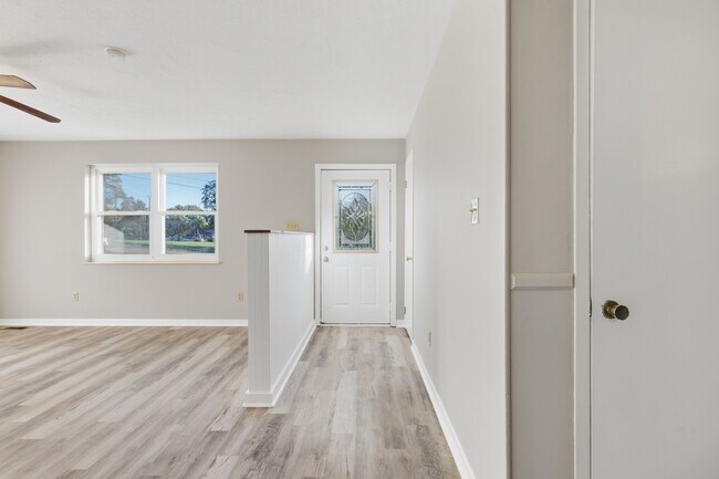 Building Photo - 7800 Temple Acres Dr