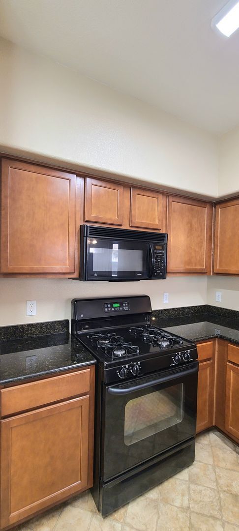 Building Photo - LUXURIOUS 1 STORY CONDO IN NATOMAS W/ ON-S...