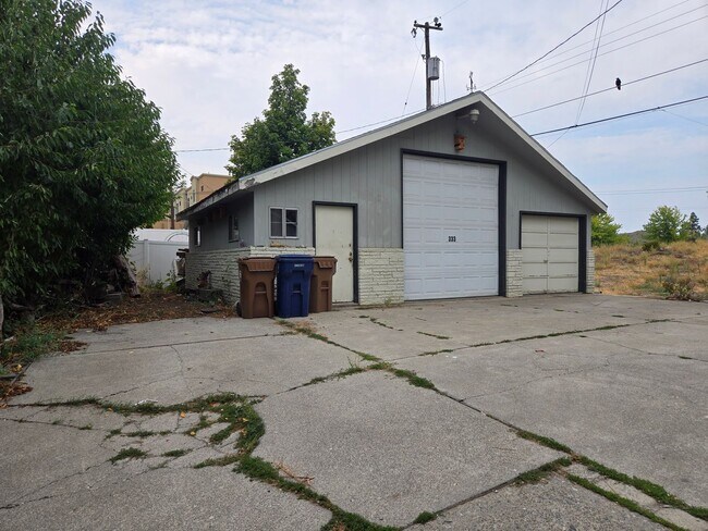 Building Photo - 331-33