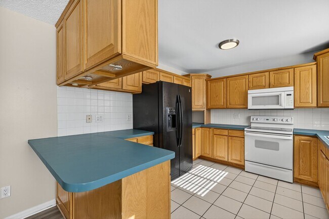 Building Photo - For Rent: Charming 4-Bedroom Tri-Level in ...