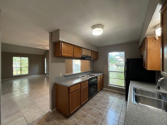Building Photo - ONE BEDROOM LOFT TOWNHOME ON THE SOUTH SIDE!!