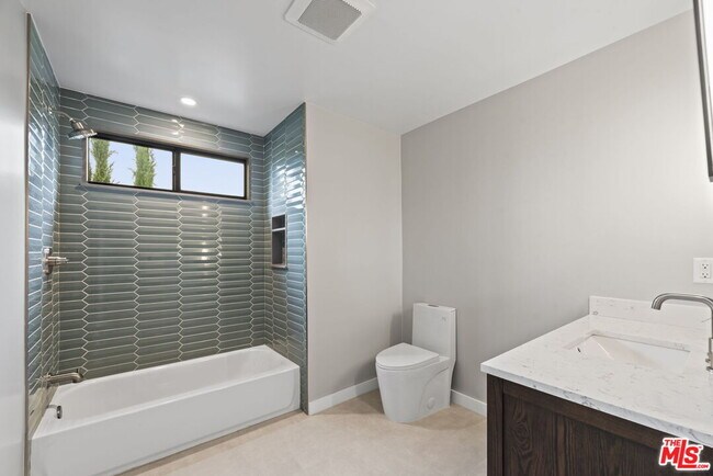 Building Photo - 105 Sequoia Dr