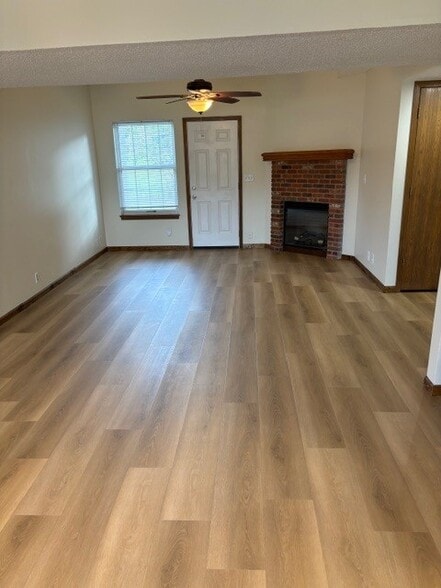 Building Photo - 1329 E 21st Ter