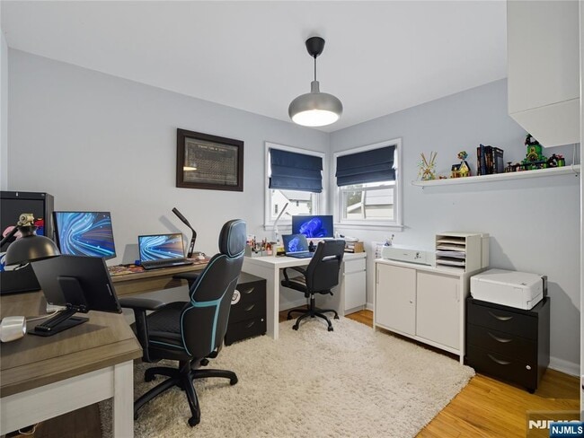 Building Photo - 197 Fairview Ave