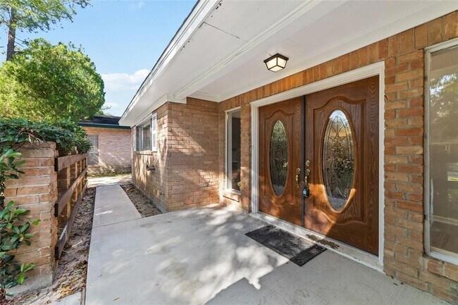 Building Photo - 22122 Woodrose Dr