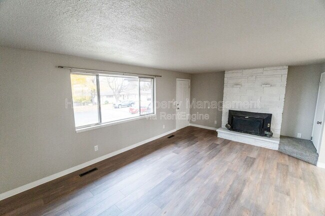 Building Photo - 11904 E 10th Ave