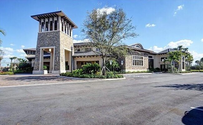 Building Photo - 8855 Watercrest Cir W