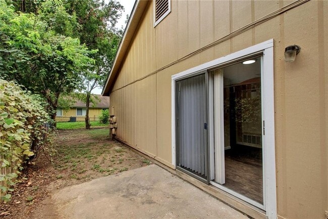 Building Photo - 2003 Pipers Field Dr