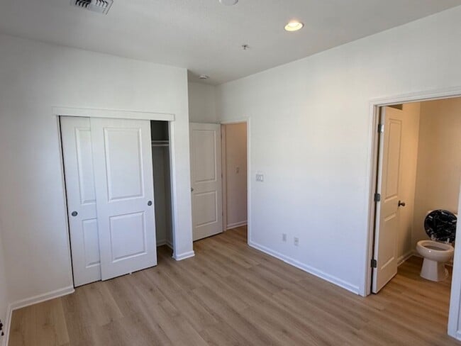 Building Photo - 3-Bedroom Townhome in Central Richmond Near Richmond BART Station