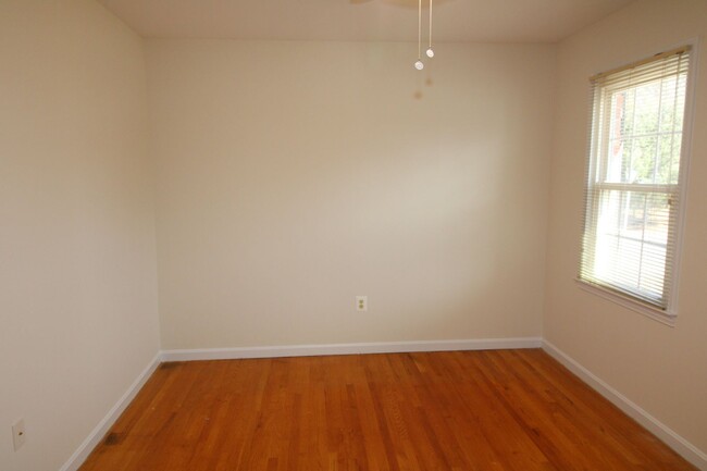 Building Photo - Beautiful 4BR 2 full 2 half bath corner lo...