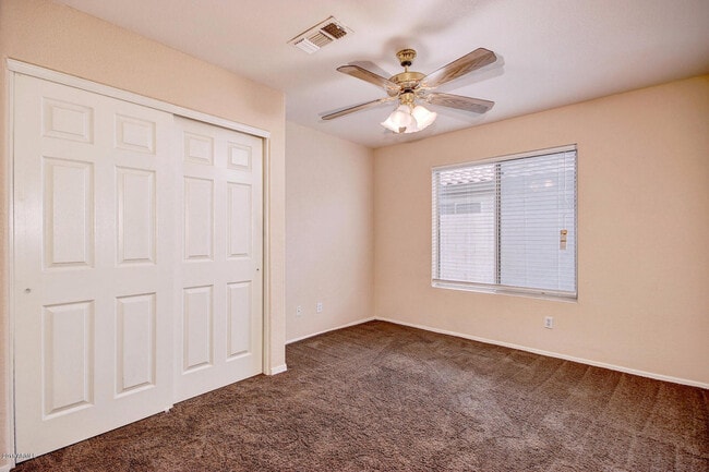 Building Photo - 886 W Bruce Ave