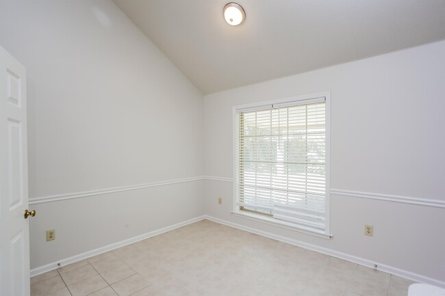 Building Photo - 5565 Liberty Ridge Cove