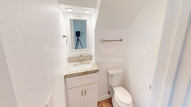 Building Photo - 4070 Riviera Dr