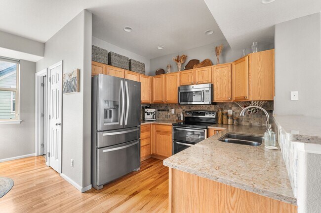 Building Photo - Modern 2-Bed, 2.5-Bath Corner Unit in Arva...