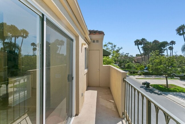 Building Photo - 89 Fleurance St