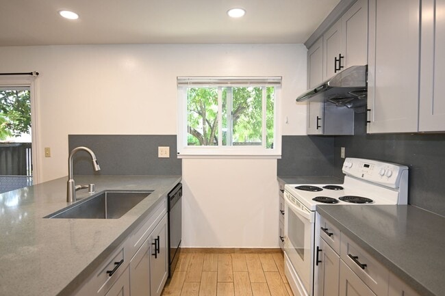 Building Photo - 1355 Sage Hen Way