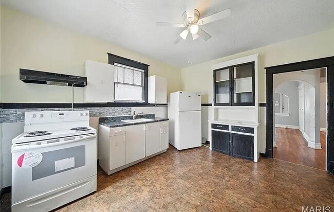 Building Photo - MARCH SPECIAL 1 month Free- Charming 2BR House in Saint Louis