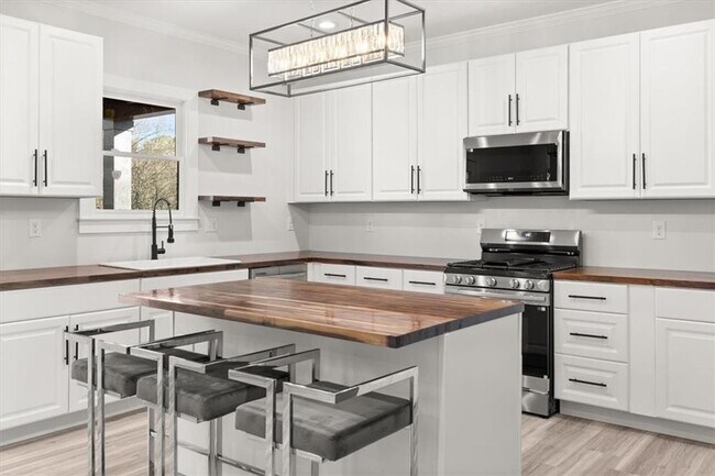 Building Photo - 2895 Jones Mill Rd