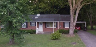 Building Photo - 611 Thrush Pl