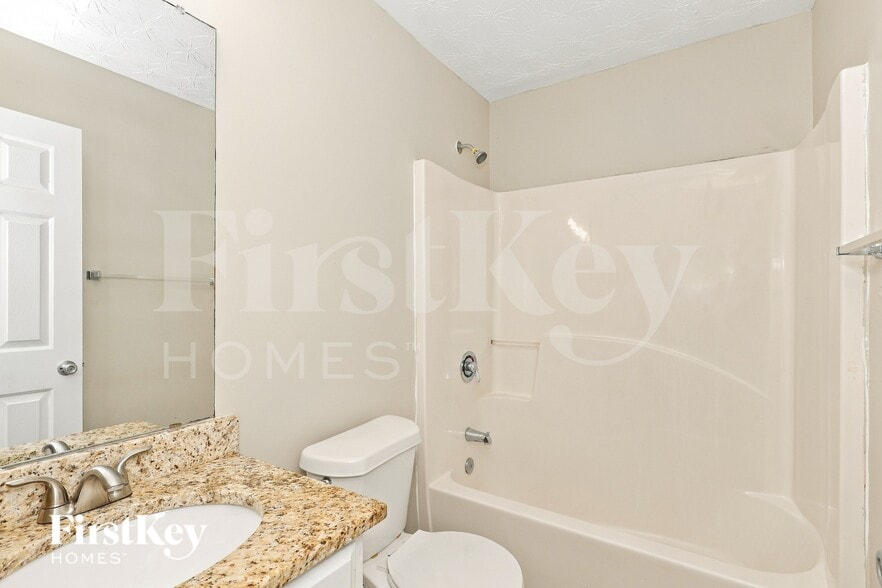 Building Photo - 2896 Two Lakes Cir