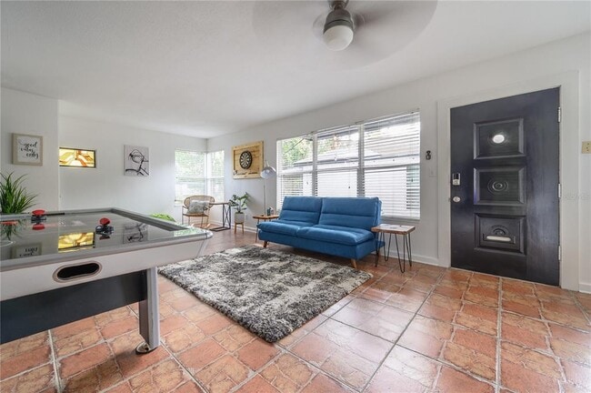 Building Photo - 920 W Orient St