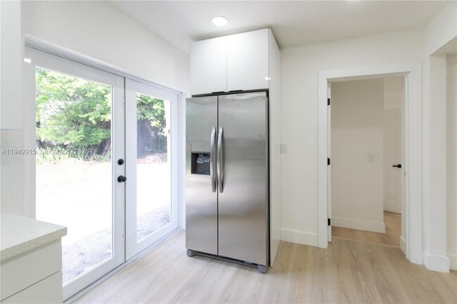 Building Photo - 1167 NW 9th Ave