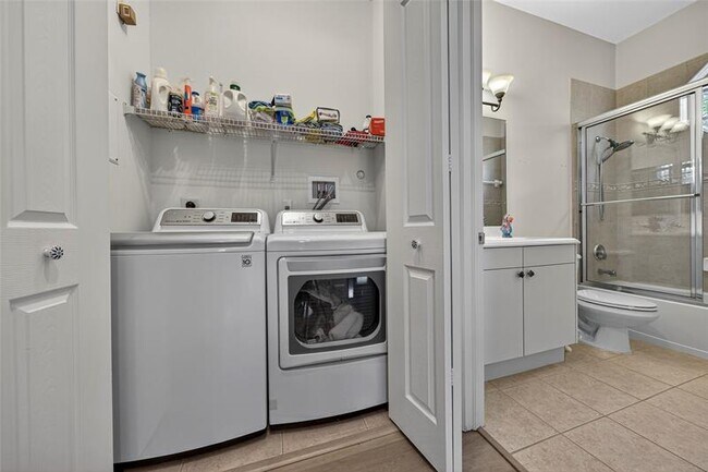 Building Photo - South Florida Excellent Rental - 1 month FREE!!!