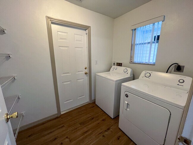 Building Photo - 3BR/2BA Home in Gated Turkey Creek!
