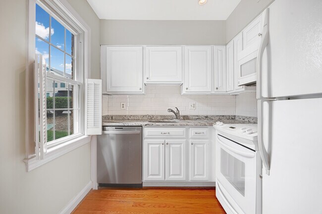 Building Photo - 2711 Arlington Blvd