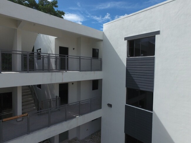 Building Photo - Avenu Heights