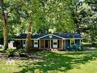 Building Photo - 121 Nicklaus Dr