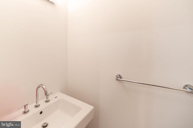 Building Photo - 444 Fairmount Ave