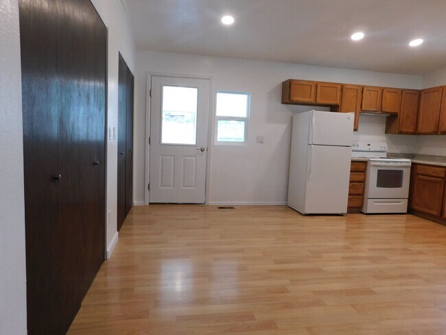 Building Photo - 1527-M 1/8 M 1/8 Rd
