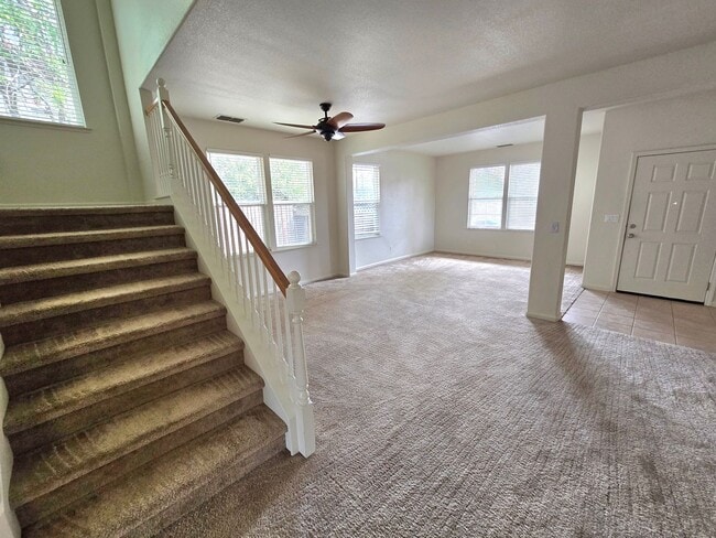 Building Photo - Wonderful 4 bedroom 3 full bath in the Wildhorse Golf Course Community.