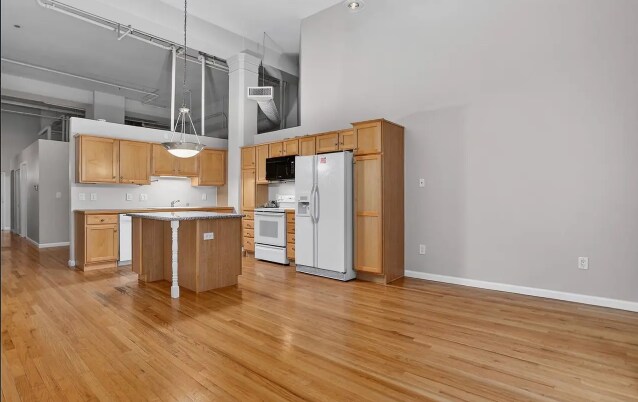 Building Photo - 1555 California St