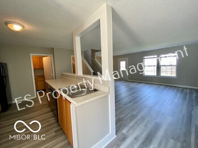 Building Photo - 10902 Glenayr Dr