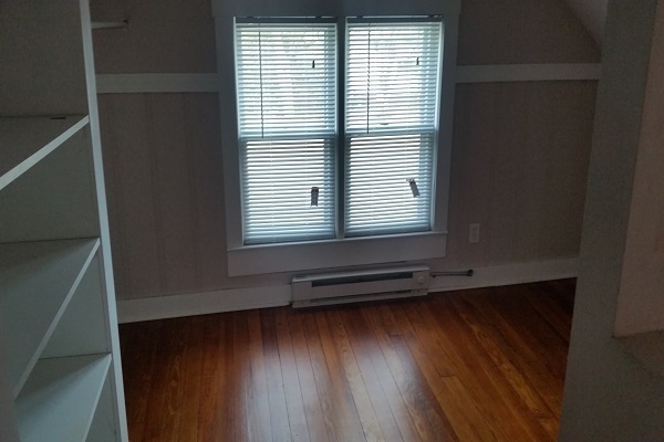 Building Photo - 3 bedroom home Washer/Dryer Included - Pre...