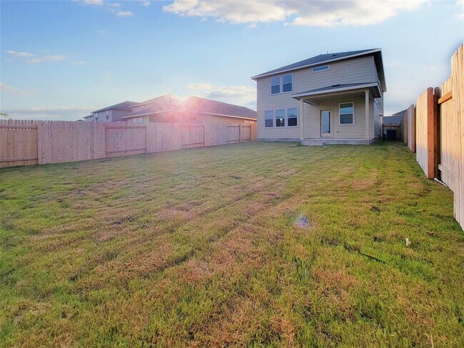 Building Photo - 120 Longmount Cv