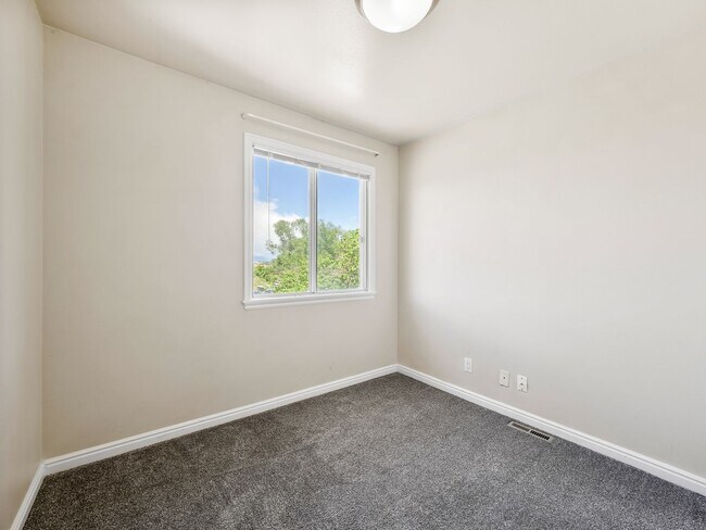 Building Photo - Cam-715 E 950 S Provo, UT 84606