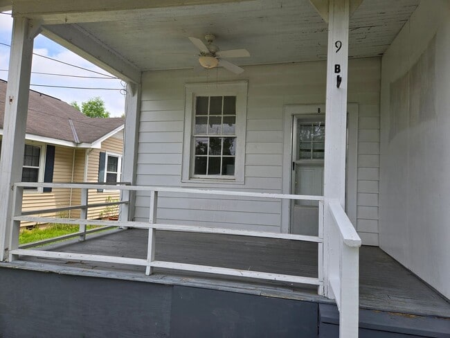 Building Photo - FOR RENT with a Riverview!